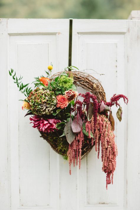 Moody Tablescape, Pots Of Flowers, Dried Floral Wreath, Hanging Amaranthus, Dried Floral Wreaths, Rustic Mountain Wedding, White Weddings Reception, Orchid Centerpieces, Blue Ridge Mountain