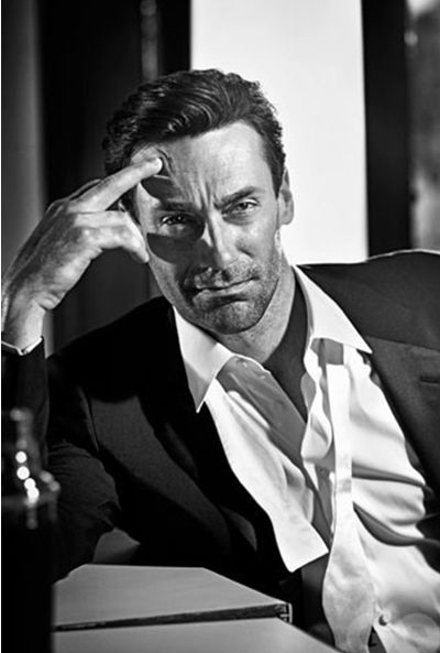 Oh, they don't make 'em like they used to, do they? I beg to differ. John Hamm, A Man In A Suit, Man In A Suit, Don Draper, Jon Hamm, Masculine Style, Jake Gyllenhaal, Harrison Ford, Foto Art