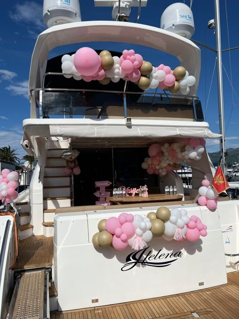 Boat Party Ideas Decoration, Bachelorette Yacht Party Aesthetic, Pink Yacht Party, Yacht Balloon Decoration, Yacht Party Birthday, Mamma Mia Boat Party, Yacht Bday Party, Sweet 16 Boat Party Ideas, Yacht Party Decor