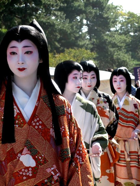 Japan: Heian Era Cosmetics Hairstyle Traditional, Japanese Hairstyle Traditional, Sengoku Era, Sengoku Period, Meiji Restoration, Heian Era, Japanese Cosmetics, Ancient Japan, Heian Period