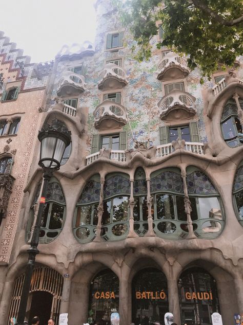 Gaudi Barcelona, Barcelona, House Styles, Travel, Leon