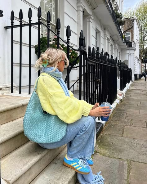 spring in london 🚲🌼🫶🏼🩵 - - - #springoutfit #ootd #outfitinspo | Instagram Uni Outfits Fall, Fall Hair Blonde, London Spring Fashion, Comfy Summer Outfits, Summer Night Outfit, Hot Summer Outfits, Outfit Autumn, Fall Outfits For School, Spring Break Outfit