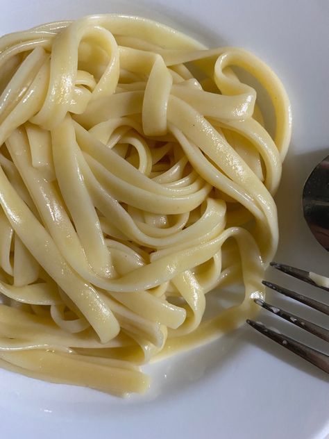 Butter Noodles Aesthetic, Plain Aesthetic, Plain Noodles, Food Spaghetti, Buttered Noodles, Diet Guide, Yummy Comfort Food, Recipe From Scratch, Homemade Snacks