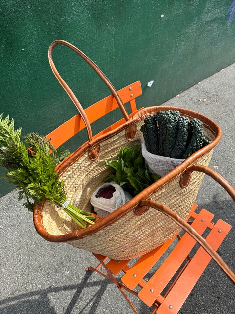 Fresh summer produce from thr farmers market in a french market basket / that girl aesthetic Market Basket, Farmers Market Basket, French Grocery Bag, Paris Farmers Market Aesthetic, Paris Farmers Market, Farmers Market Fruit Aesthetic, French Market Basket, Summer Produce, Grocery Tote Bag