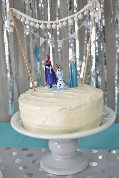 See Girls Blog: Simple Frozen Party Simple Frozen Birthday Cake, Simple Frozen Theme Cake, Diaper Bag Pattern, Olaf Summer, Frozen Birthday Party Decorations, Frozen Snowman, Friend Party, Frozen Theme Cake, Snowman Party