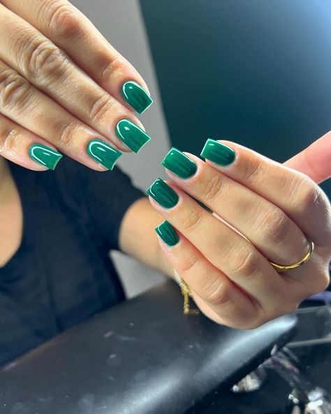 Pretty in green 🌲loving this color for fall!! Book ahead, self care is only a click away! Click the link in my bio to schedule an appointment today! - - - - - #toninails_ #browardnailtech #miaminailtech #browardnails #blacknailtech #acrylicnails #explorepage #westpalmnails #floridanailtech #nailgoals #naillove #nailsonfleek #acrylicnails #acrylictoes #apres #gelx #frenchtoes #overlays #nailviral #capcut #nailtutorials #frenchnails #luxurynails #selfcare #naillife #mirmar #southflorida #na... Hunter Green Nails Acrylic Short, Square Nails Dark Green, Forest Green Nails Acrylic Short, Coffin Green Nails, Square Dark Green Nails, Hunter Green Coffin Nails, French Toes, Miami Nails, Acrylic Toes