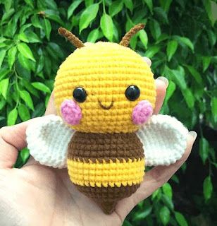 PATRONES AMIGURUMI GRATIS: PATRON GRATIS ABEJA AMIGURUMI 45029 Free Crochet Bee Amigurumi, Honey Bee Crochet Patterns Free, Mini Bee Amigurumi Free Pattern, Crochet Bee Amigurumi Free Pattern, Crochet Honey Bee Free Pattern, Honey Bee Crochet Patterns, Crochet Bee Keychain Pattern Free, Crochet Bee Amigurumi, Free Bee Crochet Pattern