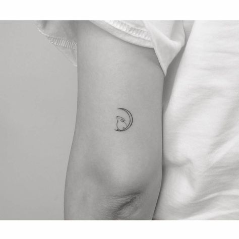 Fine line moon and rabbit tattoo located on the tricep. Bunny With Halo Tattoo, Bunny Moon Tattoo, Tattoo With Moon, Magick Tattoo, Moon And Rabbit, Hase Tattoos, Halo Tattoo, Rat Tattoo, Rabbit Tattoo