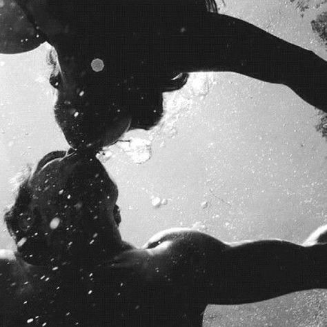 Photo Underwater Kiss, Kiss Him Not Me, All The Bright Places, Image Couple, Leo Valdez, My Funny Valentine, Into The Wild, Foto Art, Photo Couple