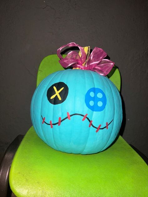 Easy Painted Pumpkin Ideas Halloween, Pumpkins To Paint Ideas, Painting Pumpkins Ideas Kids, Baddie Pumpkin Painting, Cute Pumpkins Painting Ideas, Painted Pumpkins For Contest, Lilo And Stitch Pumpkins, Halloween Pumking Painting, Halloween Pumpkin Ideas Paint Easy