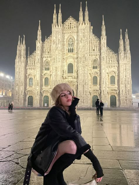 milan, italy; duomo; night pic Milan Aesthetic Girl, Milan Italy Fashion, Milan Instagram, Italia Aesthetic, Italy Duomo, Milan Italy Travel, Italy Night, Milan Duomo, Night Pic