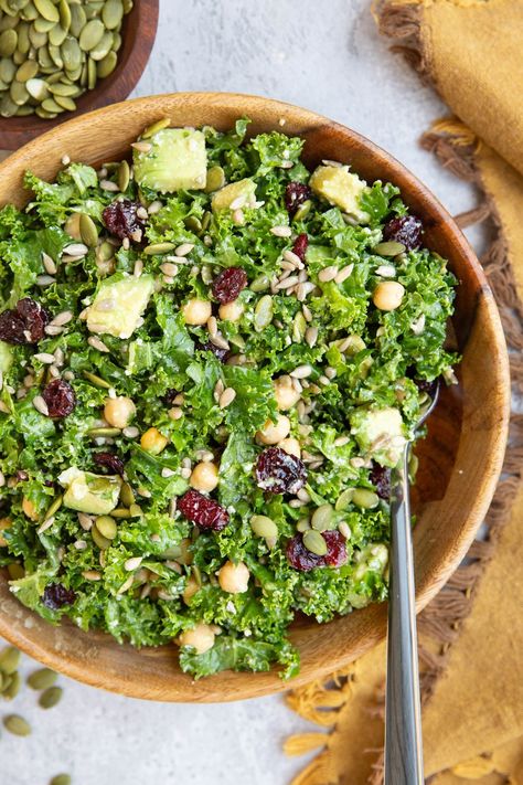 Sunflower Crunch Kale Salad Garbanzo Salad, Hummus Salad, Veggie Salad Recipes, Kale Salad Recipes, Classic Salad, Zucchini Salad, Meatless Main Dishes, Veggie Salad, Yummy Salad Recipes