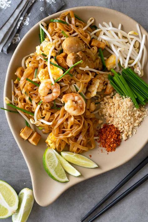 Stir Fry Rice Noodles, Thai Pad, Fry Rice, Thai Stir Fry, Canh Chua, Rice Noodle Recipes, Rice Noodles Stir Fry, Fried Rice Noodles, Pad Thai Noodles