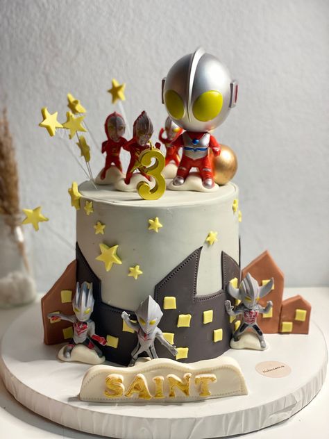 Ultraman Cake, Custom Cake, Cake Decoration, Custom Cakes, Cake Ideas, Minion, Cake Decorating, Birthday Cake, Collage