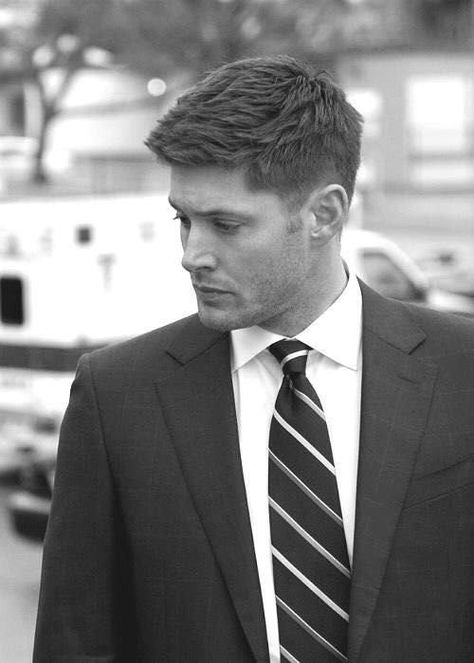 Classic Short Hairstyles Men, Textured Crew Cut Men, Dean Winchester Haircut, Beckham Hairstyle, Dean Supernatural, Mens Haircuts Short Hair, Men Face, Jensen Ackles Supernatural, Jensen And Misha