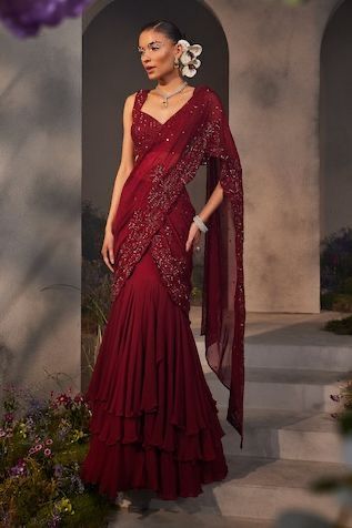 Draped Lehenga, Maroon Embroidery, Saree Chiffon, Drape Sarees, Maroon Saree, Lehenga Saree Design, Saree Draping Styles, Scallop Border, Classy Gowns