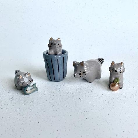 Raccoon Family, Sculpture Art Clay, Air Dry Clay Projects, Polymer Clay Figures, The Crafts, Polymer Clay Animals, 3d Studio, Cute Polymer Clay, Clay Figurine