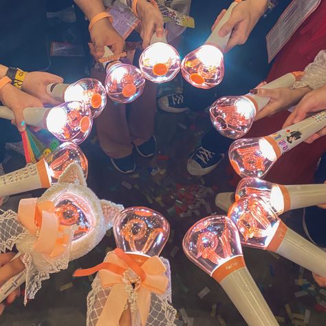 #RedVelvet #RtoVinJakarta #mandubong #kpop #lightstick Red Velvet Lightstick Aesthetic, Redvelvet Lightstick, Red Velvet Lightstick, Red Velvet Concert, Lightstick Ideas, Kpop Lightsticks, Kpop Lightstick, Concert Ideas, Aesthetic Life