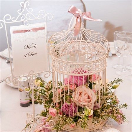 Laura and Rob's real wedding - Vintage Inspired Decor Bird Cage Centerpiece, Tafel Decor, Bird Cage Decor, Vintage Bird Cage, Vintage Inspired Decor, Bird Cages, Glamorous Wedding, Floral Theme, Centre Pieces