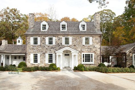 House With White Windows, White Shutters, Casas Coloniales, White Windows, Casa Exterior, Exterior Stone, Stone Houses, Stone House, Colonial House