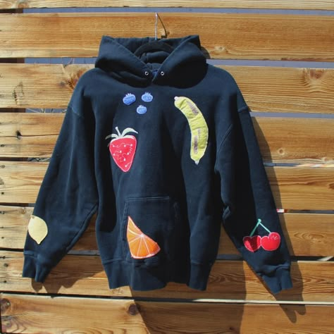 Fruit salads over the years!!!!🍒🍌🍏🍇🫐🍉🍑🍊 Homemade Sweatshirt Ideas, Diy Clothing Ideas, Clothing Design Ideas, Patchwork Clothes Diy, Sewing Sweatshirts, Homemade Shirts, Diy Clothes Bag, Patchwork Hoodie, Hoodie Diy