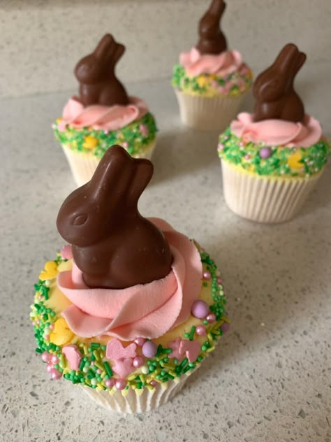 Easter Lunch Ideas, Easter Cake Pop, Cake Pops Designs, Easter Baking Ideas, Cake Pops Easy, Easter Desserts Cake, Bunny Cake Pops, Easter Cake Easy, Easter Cupcakes Easy