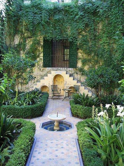 Spanish Garden, Small Courtyard Gardens, Courtyard Gardens Design, Small Courtyards, Gorgeous Gardens, Courtyard Garden, Spanish Style, Dream Garden, Land Scape