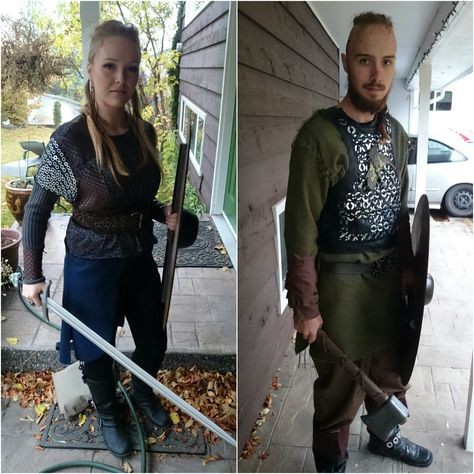 First cosplays - Lagertha and Ragnar Lothbrok! - Imgur Ragnar Lothbrok Costume, Ragnar And Lagertha Costumes, Ragnar Lothbrok And Lagertha, Lagertha And Ragnar, Ragnar Costume, Vikings Costume, Lagertha Costume, Ragnar And Lagatha Vikings, Viking Halloween