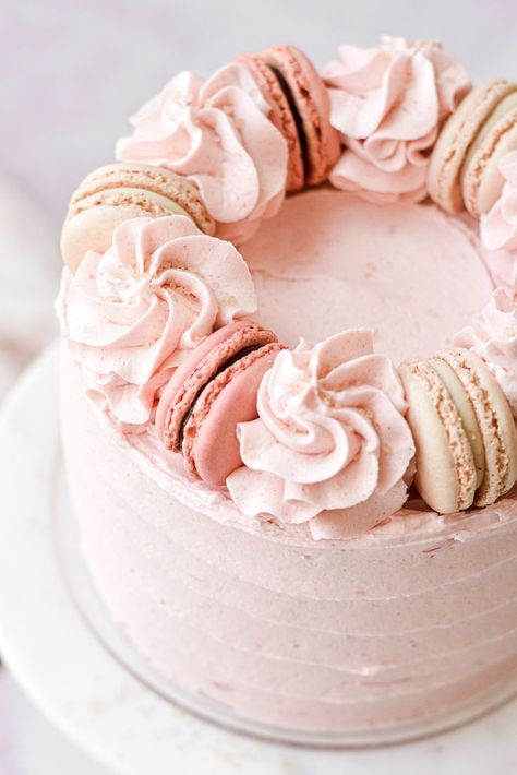 Decorating Cake With Macaron, Strawberry And Macaron Cake Decoration, Macaron On Cake Decoration, French Inspired Birthday Cakes, Drip Cake With Macarons On Top, Cake Decorating Macarons And Fruit, 21st Birthday Cake Macaroons, Cake Decoration Macaron, Cake Ideas With Macarons