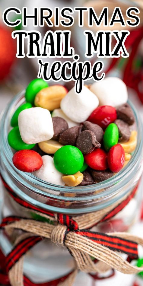 Holiday ribbons on a jar of Christmas snacks. Salty Christmas Treats, Christmas Trail Mix, Holiday Snacks Christmas, Easy Holiday Snacks, Chex Snack Mix, Christmas Snack Mix, Christmas Snacks Easy, Chocolate Trail Mix, Trail Mix Recipe