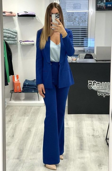 [Promotion] 56 Great Navy Blue Suit Women Graduation Tricks To Find Out Quickly #navybluesuitwomengraduation Royal Blue Womens Suit, Electric Blue Suit Woman, Blazer Outfits Graduation, Navy Blue Suit Women Work Outfits, Blue Formal Outfit, Blue Womens Suit, Blue Suit Women, Business Professional Outfits Women, Dinner Outfits For Women