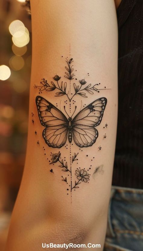 Tatoo For Girls Ideas, Girls Tatoos Design, Trendy Butterfly Tattoo, Butterflies Back Of Arm Tattoo, Geometric Woman Tattoo, Butterfly Women Tattoo, Trending Tattoos For Women 2024, Classy Back Tattoos For Women, Funky Butterfly Tattoo