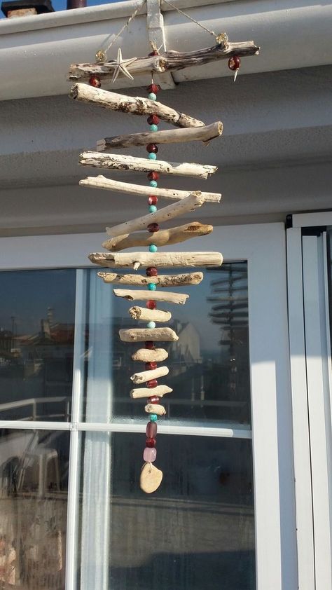 Drift Wood Wind Chimes, Wood Windchimes, Wind Chimes Homemade, Twig Crafts, Key Board, Driftwood Diy, Wind Chimes Craft, Twig Art, Driftwood Art Diy