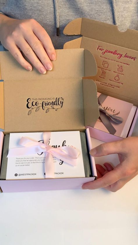 Craft Box Packaging Ideas, Craft Box Packaging Design, Postal Box Packaging, Shipping Ideas Packaging, Packaging Shipping Ideas, How To Make Packaging Boxes, Tip Box Ideas, Jewelry Gift Box Ideas Packaging, How To Pack Jewelry For Shipping