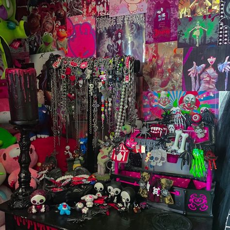 Cybergoth Bedroom, Scenecore Room Ideas, Scene Kid Bedroom Ideas, Stuff You Need For Your Room, Scene Bedroom 2000s, Scene Room Aesthetic, Kandi Room Decor, Scenecore Bedroom, Scene Bedroom Ideas