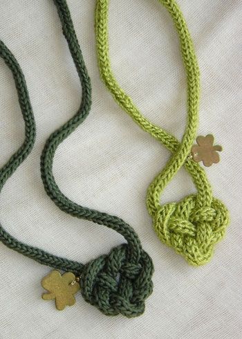 Celtic Knot Heart- I don't know how to knit, but this made me think of my sister and now I want to learn. Quick Knitting Projects, Celtic Heart Knot, Spool Knitting, Heart Knot, French Knitting, Celtic Heart, Diy Collier, Textured Yarn, Loom Knitting