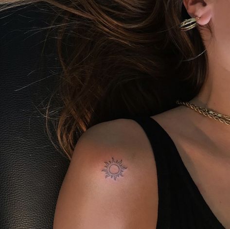 Simple Sun Tattoo With Face, Zodiac Sun Tattoo, Sun On Arm Tattoo, Sun On Back Of Neck Tattoo, Minimalistic Shoulder Tattoo, Sun Tattoo Placement For Women, Collarbone Sun Tattoo, Sun Collarbone Tattoo, Sun Collar Bone Tattoo