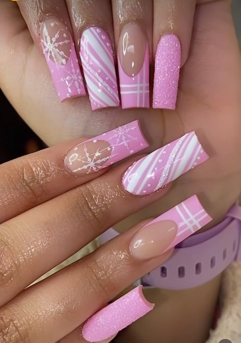 Nail Ideas Christmas Pink, Pink Christmas Nails Medium Length, Pink Christmas Nails Designs, Pink January Nails, Baby Pink Winter Nails, Cute Christmas Nails Pink, Pinkmas Nails, Pretty Christmas Nails Acrylic, Pink Christmas Acrylic Nails