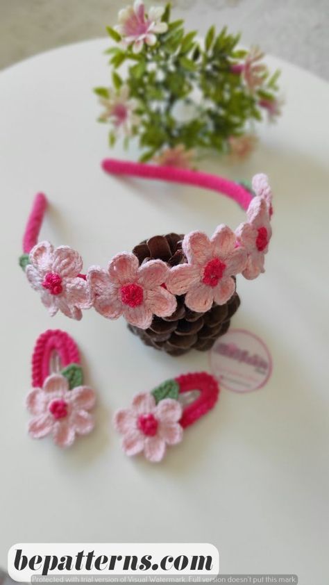 Aesthetic Crochet Hairband | Free Pattern | Beginner-Friendly Crochet Headband Tutorial, Crochet Hairband, Bandeau Au Crochet, Crochet Hair Clips, Crochet Hair Accessories, Aesthetic Crochet, Quick Crafts, Crochet Design Pattern, Crochet Headband