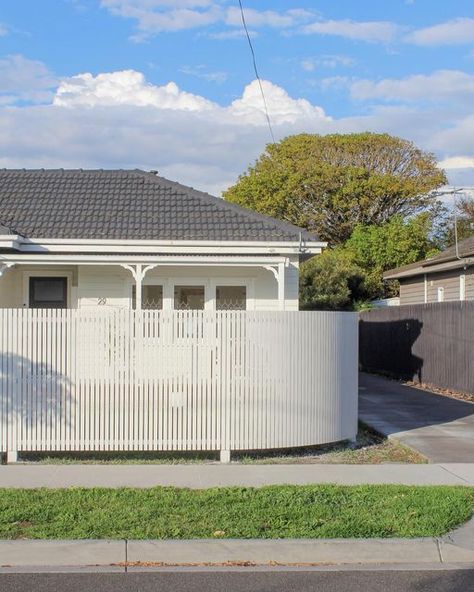 House Exterior Cladding, Modern Driveway, Garden Gates And Fencing, California Backyard, Modern Fence Design, House Fence Design, Front Fence, Brick Fence, Timber Fencing