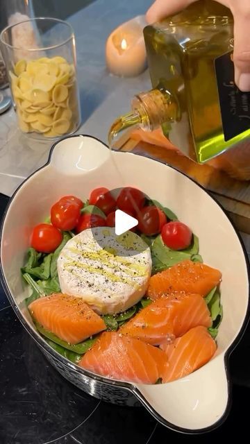 @healthymealtoday on Instagram: "Pasta with Salmon and Camembert!
(via: @natali_poluyanova_)

I put cherry tomatoes, salmon, camembert on a bed of spinach, poured olive oil and put it in a preheated oven at 170 degrees for 15 minutes in total.

Meanwhile, I cooked the orecchiette pasta and added it to the sauce.

It turned out so delicious, try it! 😋" Pasta With Salmon, Spinach Tomato Pasta, Cherry Tomato Pasta, One Pan Dinner, Salmon Pasta, Tomato Pasta, Mediterranean Diet Recipes, Sheet Pan Recipes, The Sauce