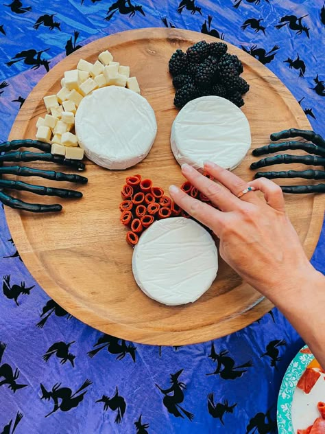 How To Make A Hocus Pocus Charcuterie Board | Hocus Pocus 2, the sequel to the 1993 movie will be available to stream on Disney+ on September 30, 2022.If you’re throwing a Hocus Pocus Viewing Party or Halloween party, we have the perfect Hocus Pocus Snack Board for you. It’s not even hard to make…no magic required! | Healthy Family Project #hocuspocus #halloween #charcuterieboards #snackboards Hocus Pocus Food Board, Witch Theme Charcuterie Board, Hocus Pocus Veggie Tray, Hocus Pocus Charcuterie Board Ideas, Hocus Pocus Fruit Tray, Disney Halloween Charcuterie Board, Hocus Pocus Board Food, Halloween Charcuterie Board Hocus Pocus, Sanderson Sister Charcuterie Board