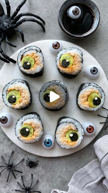 Sushi Pumpkin Decorating, Summerween Recipes, Halloween Cucumber, Halloween Spam Musubi, Spider Sushi Roll, Halloween Sushi, Sushi Halloween, Halloween Bento, Tuna Mayo