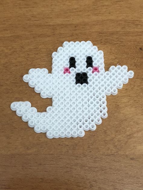 Perler bead ghost using mini beads Halloween Themed Perler Beads, Perler Bead Halloween Ideas, Mini Perler Bead Patterns Halloween, Halloween Beads Ideas, Perler Bead Patterns Ghost, Perler Halloween Pattern, Perler Bead Art Halloween, Peeler Beads Halloween, Fuse Beads Halloween