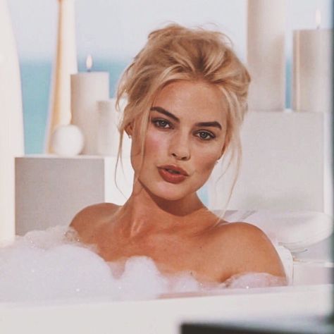 Bath time Makeup Png, Margot Robbie Harley Quinn, Margot Robbie Harley, Denise Richards, Cameron Diaz, Jake Gyllenhaal, Jessica Alba, Girl Crushes, Margot Robbie