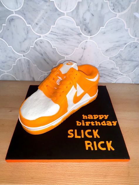 shoe cake, jordans, nikes, dunks, cake Nike Dunk Cake, Shoe Cake Ideas, Jordan Shoe Cake, Jordan Shoe, Shoe Cake, Hummel Sneaker, Nike Dunk, Nike Dunks, Cake Ideas