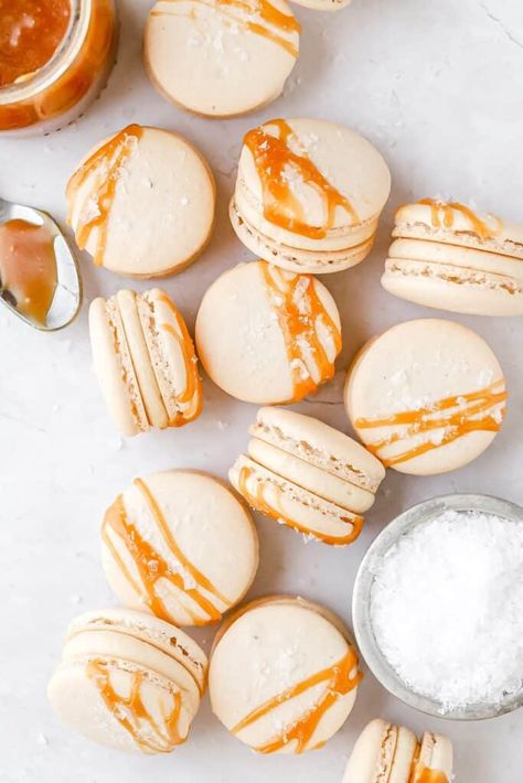 Best Macaron Recipe, Macaroon Filling, Easy Macaroons, Macaroons Flavors, Salted Caramel Macarons, Easy Macaroons Recipe, Caramel Macarons, French Macaroon Recipes, Salted Caramel Buttercream