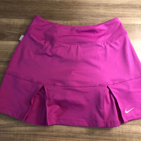 Women’s Nike Tennis Skirt. Never Worn, New With Tags. Short Lining Underneath. Running Outfits For Women, Running Outfits, Nike Tennis Skirt, Nike Tennis, Women Skirts, Running Clothes, Tennis Skirt, Nike Shorts, Athletic Shorts