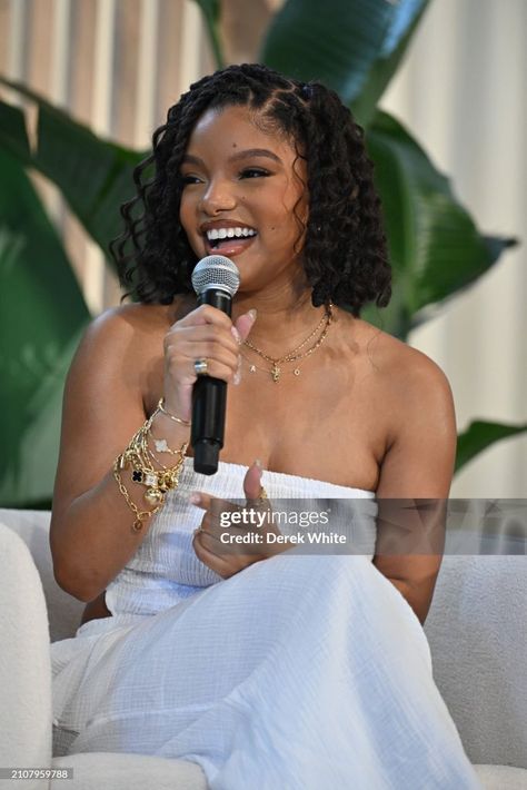 Chloe And Halle Bailey Hairstyles, Chloe Bailey Loc Hairstyles, Chloe Bailey Locs, Chloe Bailey Hairstyles, Halle Bailey Locs, Van Cleef Stack, Elegant Loc Styles Black Women, Chloe And Halle, Natural Hair Protective Styles