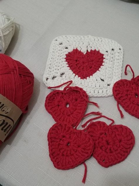 CROCHET EASY TUTORIAL | Hello!!! Traditional crochet heart you create very beautiful projects | Facebook Red Crochet, Crochet Easy, Crochet Wrap, Christmas Crochet Patterns, Crochet Square Patterns, Crochet Lovers, Crochet Heart, Square Patterns, Crochet Square